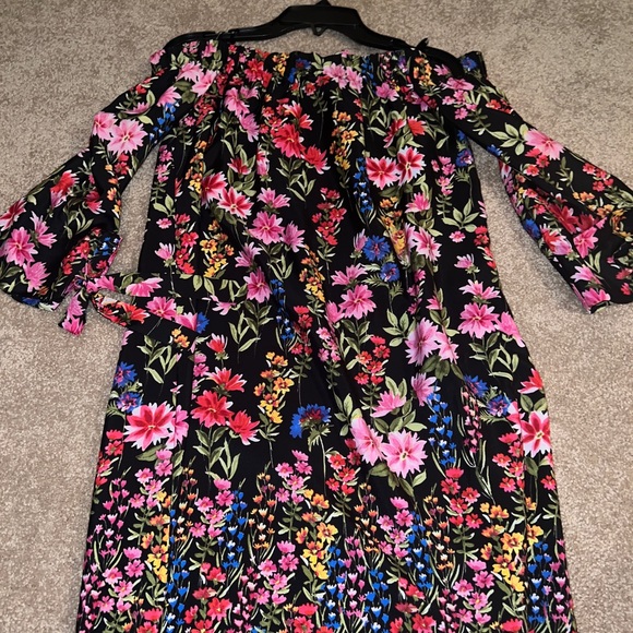 Vince Camuto Off Shoulder Black Floral Dress - Picture 2 of 4